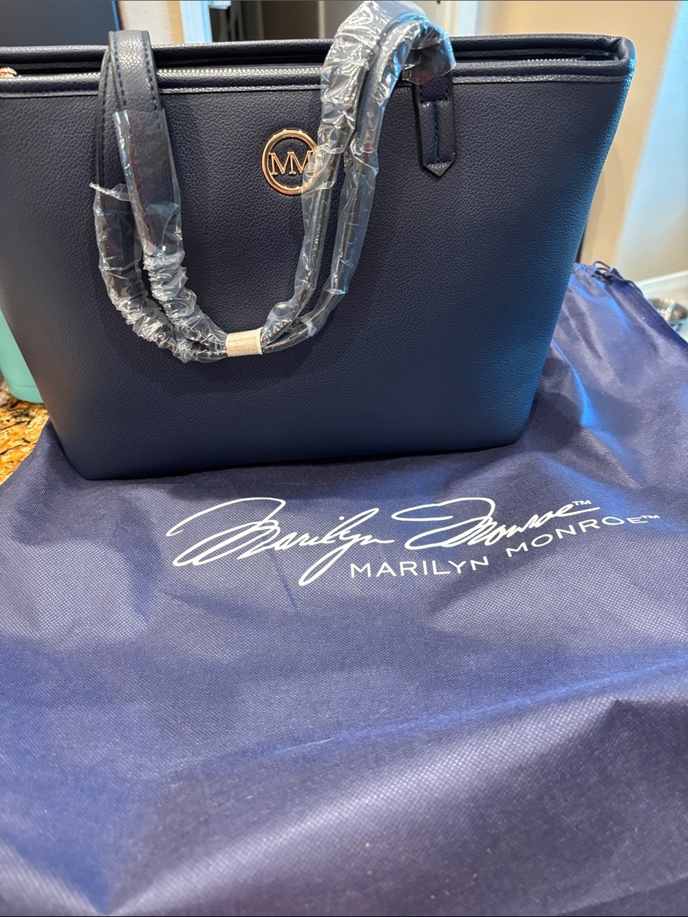 NWT MARILYN MONROEE. Handbag